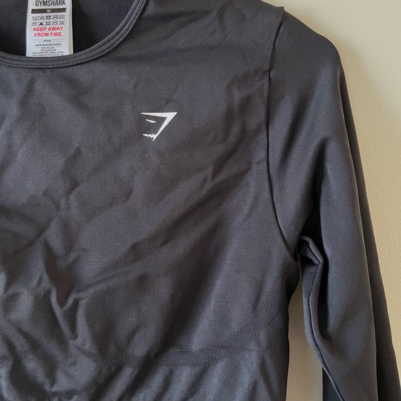 Gymshark Black Long Sleeve Workout Crop Top - Medium - athleisure activewear - Picture 2 of 6